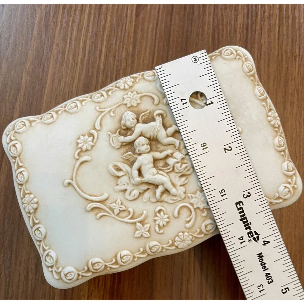 Vtg Lefton Bisque Porcelain Vanity Trinket Powder Box Raised Cherub Angels Feet